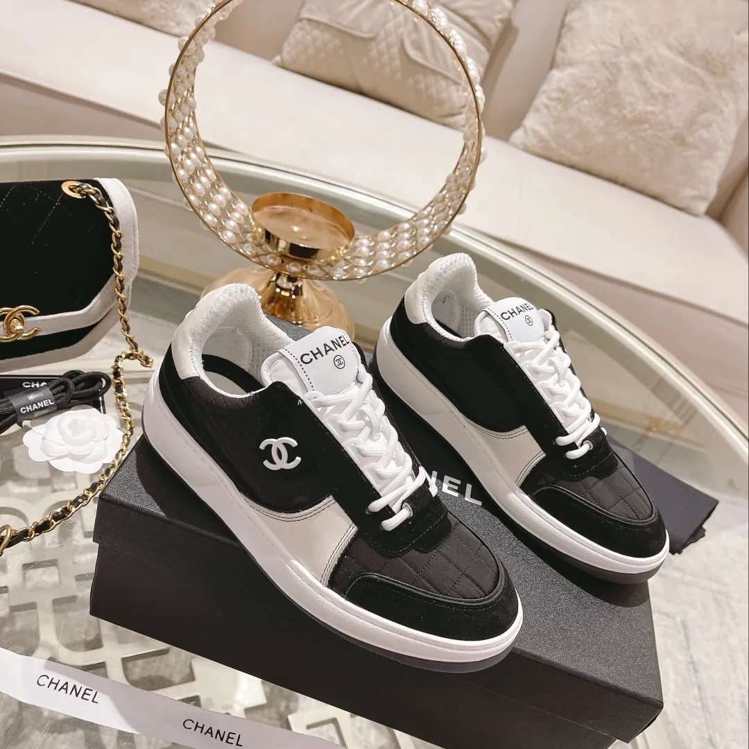 👟👟Ex-factory price 600 Chanel 23C Latest hot style Panda Black and white sneakers Casual sneakers Xiaoxiang Year-end hot item Classic black and white Panda color diamond fresh color matching Coco girls must buy, super beautiful fabric: original customized cowhide + technical cloth inner lining: original imported breathable mesh lining outsole: original molded rubber + T👟👟 ex-factory price U combination Bottom thickness: 3CM Size: Women's 35-40